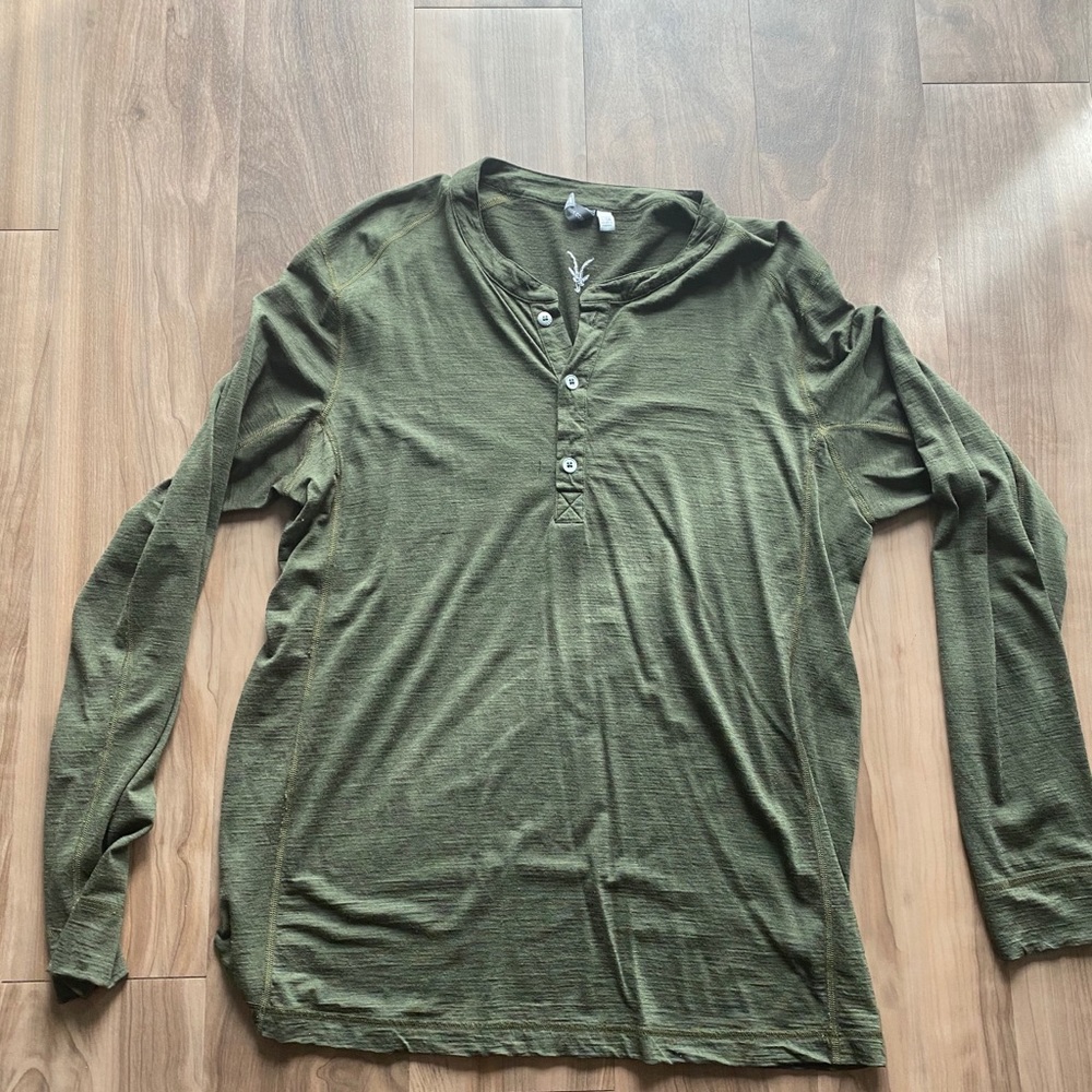 Mens green longsleeve
